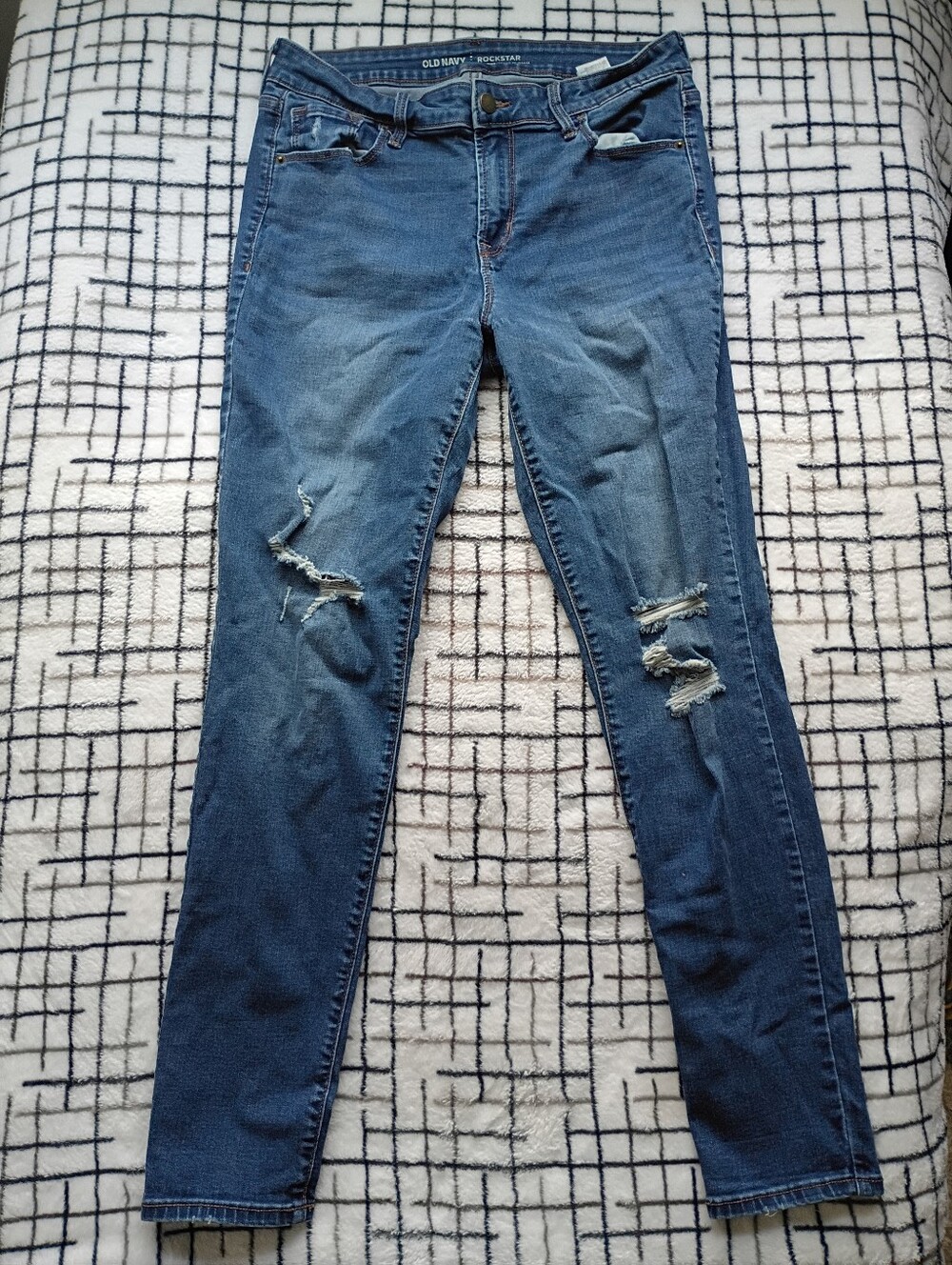 Old Navy Rockstar Size 10 Regular Women's Distressed Skinny Jeans GENTLY USED